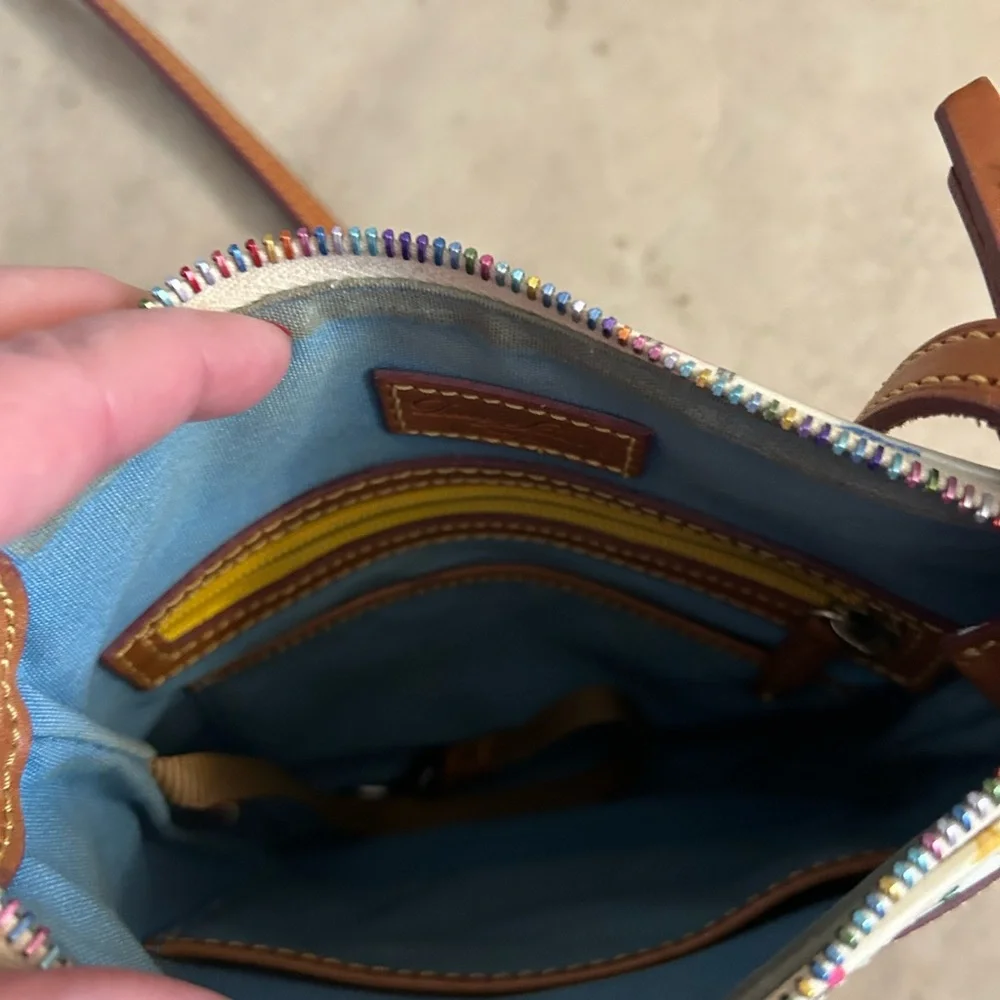 Dooney & Bourke Signature Rainbow Crossbody 1975 Print - Picture 5 of 8